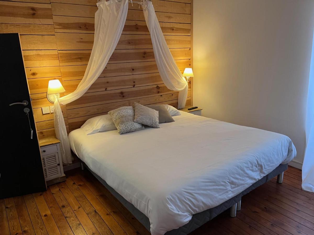 L'hostellerie de Sèvremont Saint-Michel-Mont-Mercure Esterno foto
