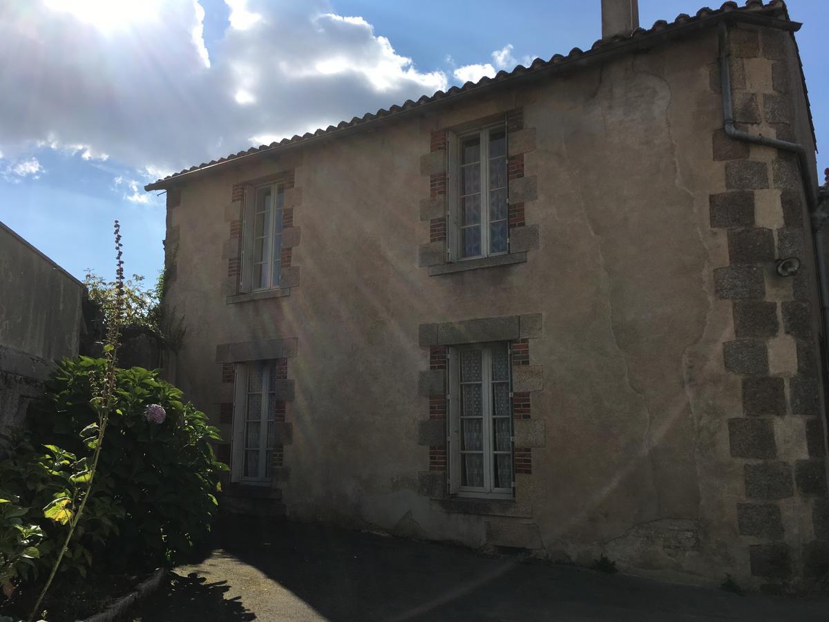 L'hostellerie de Sèvremont Saint-Michel-Mont-Mercure Esterno foto
